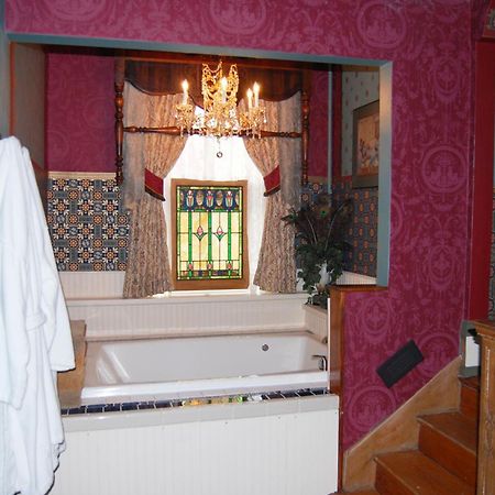 Schuster Mansion Bed & Breakfast Милуоки Экстерьер фото