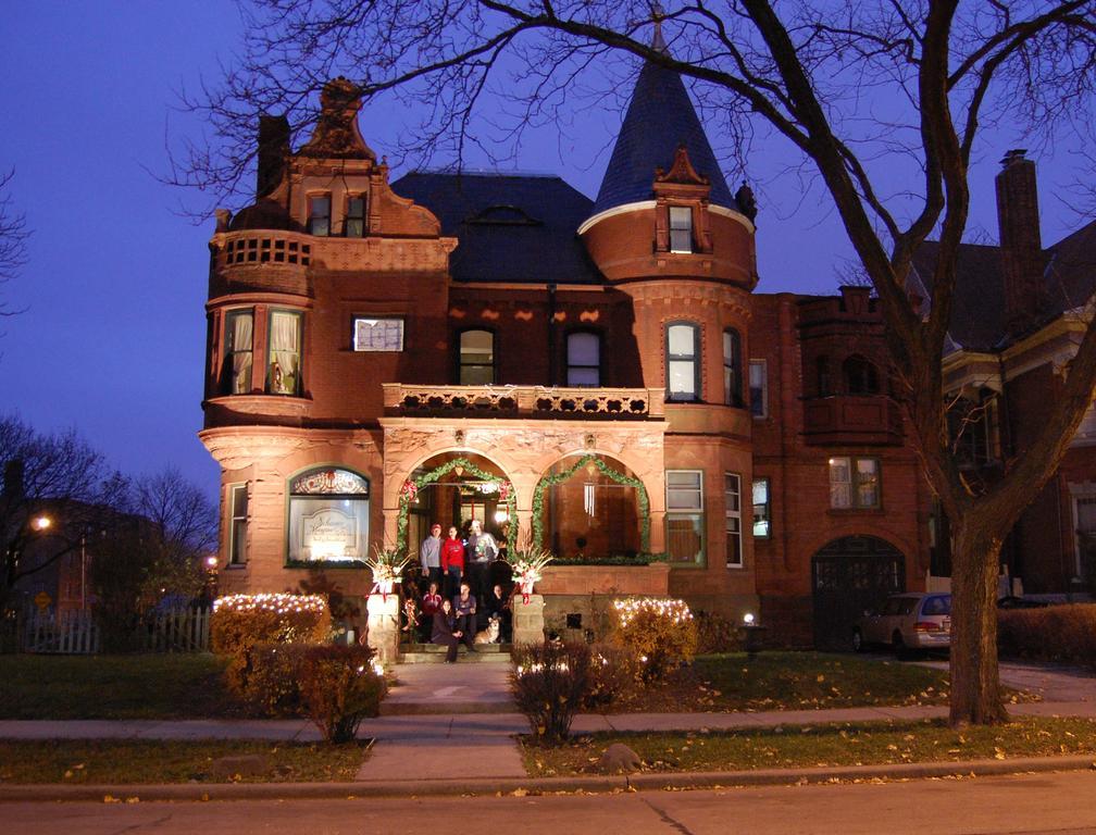 Schuster Mansion Bed & Breakfast Милуоки Экстерьер фото