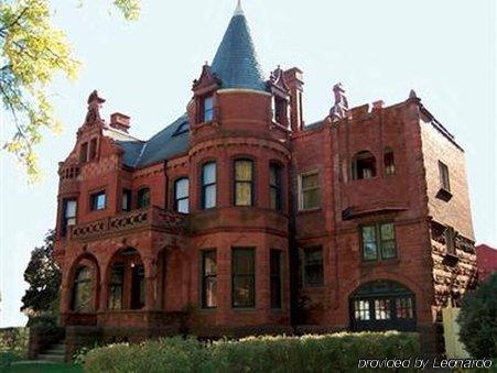 Schuster Mansion Bed & Breakfast Милуоки Экстерьер фото